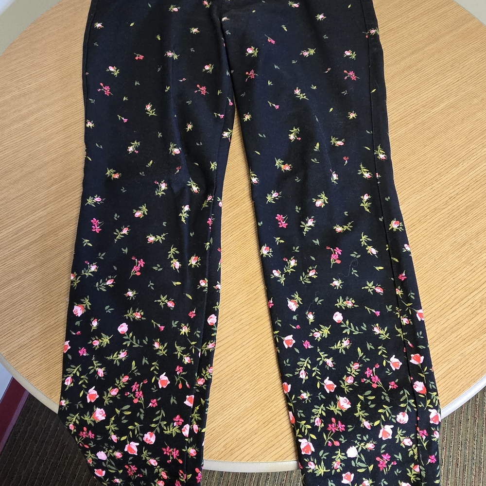 Old Navy Black Pixie Leggings with Pink & Green Floral Accents